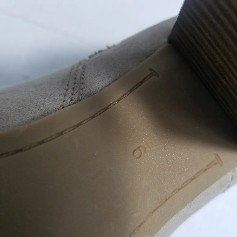OLD NAVY WOMEN'S TAN ANKLE BOOTS SIZE 9